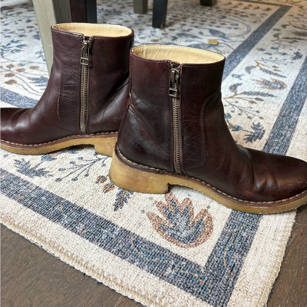 Roots Women's Dark Brown Side-Zip Leather Boots, Size 7 - Picture 10 of 12